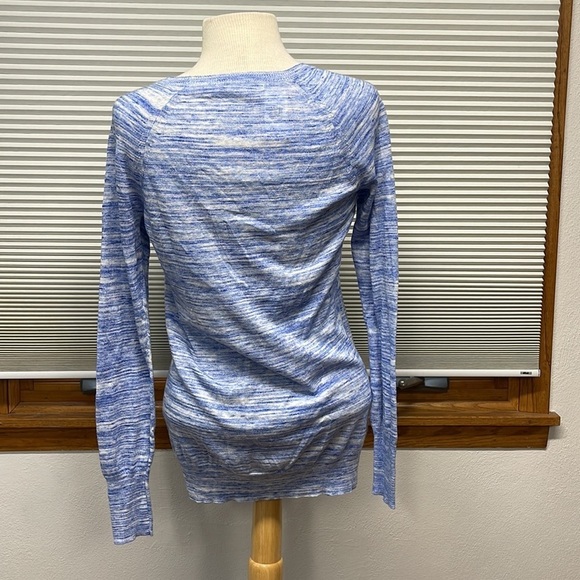 GAP NWT Blue Space Dye Button Front V-Neck Lightweight Cardigan Sweater - Picture 4 of 10